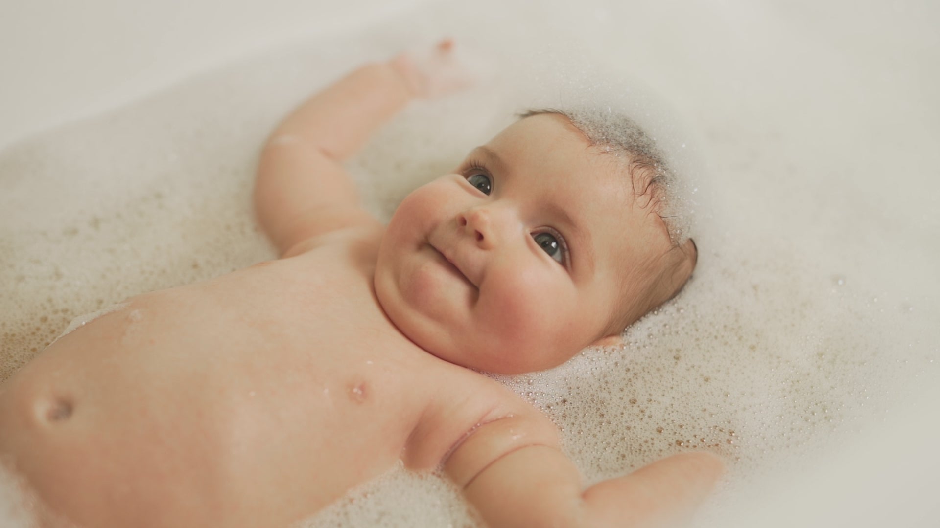 Load video: Gentle Baby Wash and Shampoo
